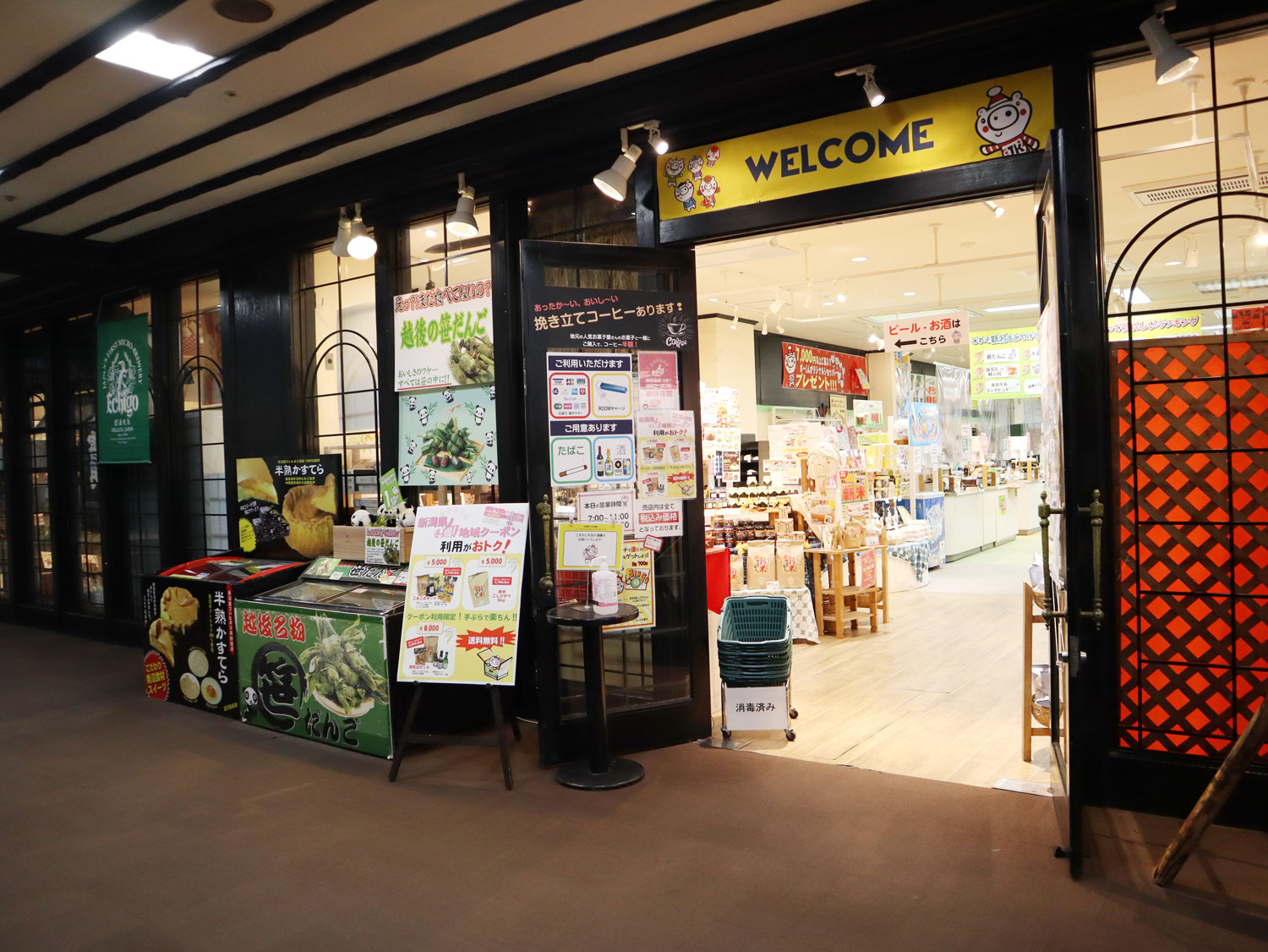 ホテル館内のショップ入口の写真