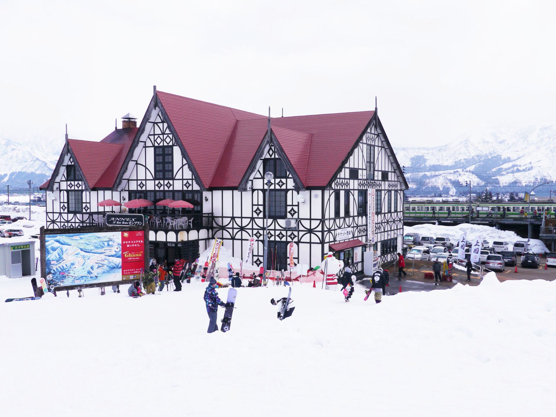 駅を降りたら目の前がゲレンデ！