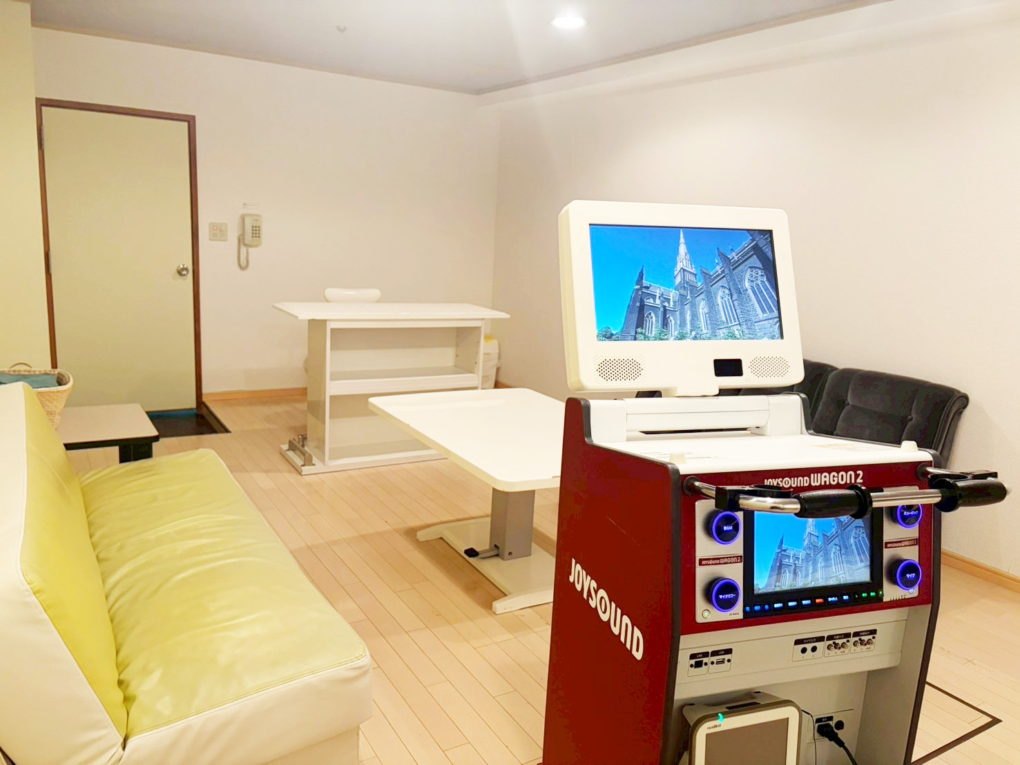 本館1Fのカラオケ（Room’s）