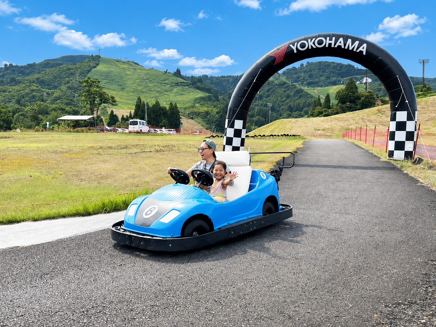 風を切って700mのロングコースを爽快にドライブ!「ゴーカート」